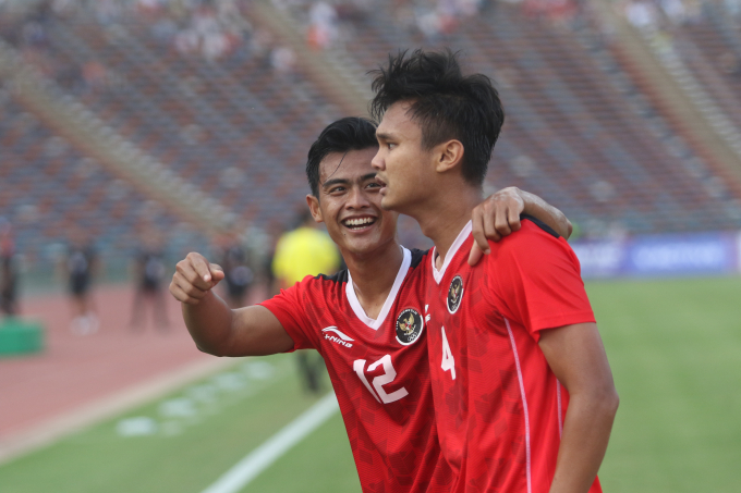 Pratama Arhan (số 12) ghi bàn giúp U23 Indonesia có được thắng lợi 2-0. (Ảnh: Linh Đan)