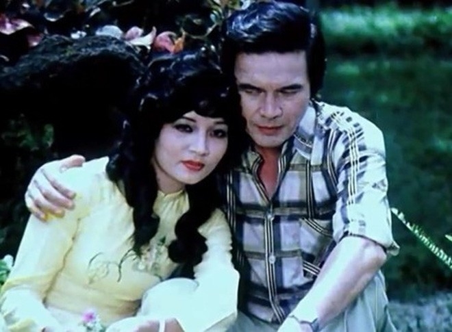 Nghệ sĩ Hà Xuyên và nghệ sĩ Quang Thái (đóng vai Tư Chung) trong một cảnh phim Biệt động Sài Gòn