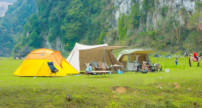   Cắm trại cũng là một hoạt động rất được yêu thích trên thảo nguyên Đồng Lâm (Ảnh ST)  