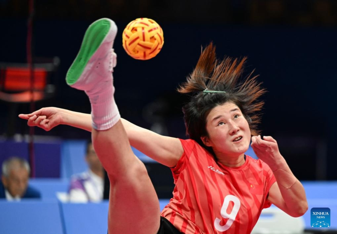 Đội cầu mây Trung Quốc thua ngược Lào, sớm dừng bước sau vòng bảng nội dung regu đồng đội nữ.
