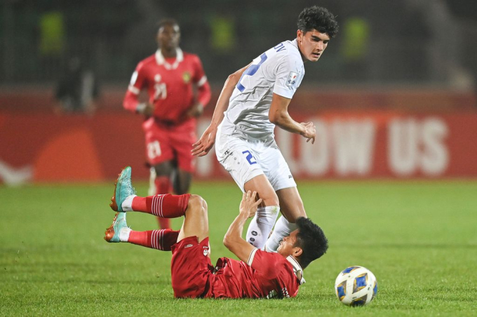 Sherzod Esanov 2 lần gieo sầu cho U23 Indonesia.