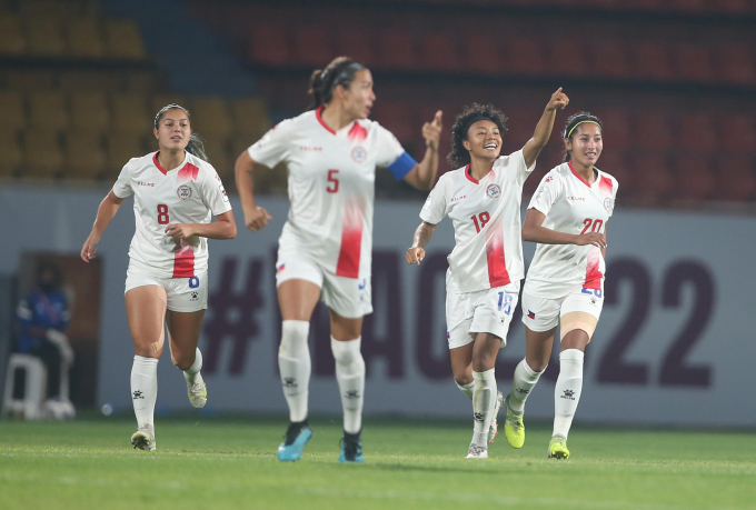 Tuyển nữ Philippines đi tiếp do xếp trên Việt Nam ở danh sách các đội nhì có thành tích tốt nhất.