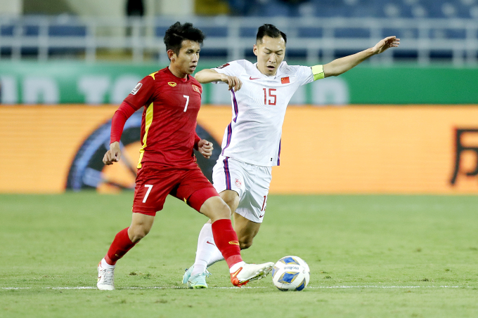 Wu Xi từng nhận nhiều chỉ trích với màn trình diễn nhiều sai sót trong trận đấu với tuyển Việt Nam tại vòng loại World Cup 2022.