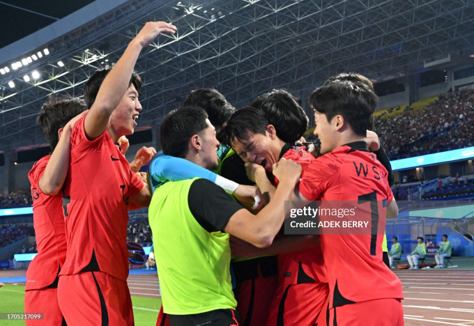 Jeong Wooyeong đưa U23 Hàn Quốc vươn lên dẫn trước.