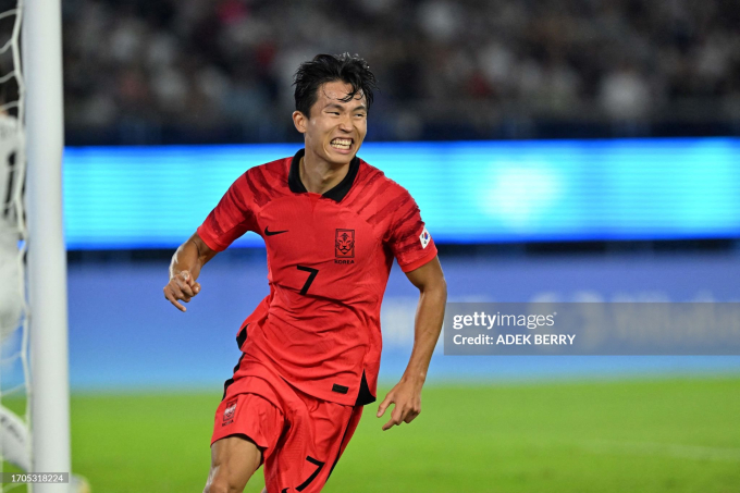 Jeong Wooyeong nâng tỷ số lên 2-1.