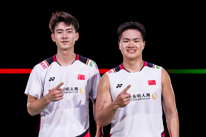 Liang Weikeng (phải) và Wang Chang sớm dừng bước ở Asiad 2022 dù là niềm hi vọng vàng của cầu lông Trung Quốc.