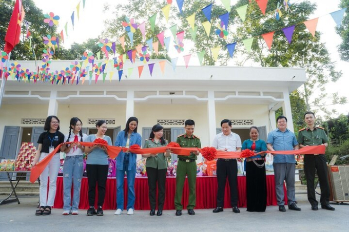 NTK Thảo Nguyễn, H'Hen Niê cùng các đơn vị tổ chức lễ khánh thành, bàn giao các hạng mục sửa chữa, xây dựng tại trường Tiểu học Chi Khen