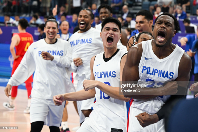 Tuyển Philippines vỡ oà trong niềm vui chiến thắng
