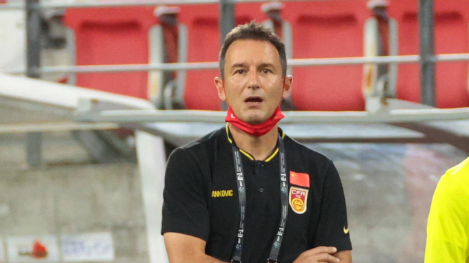 HLV Jankovic chịu áp lực lớn trước trận gặp tuyển Việt Nam