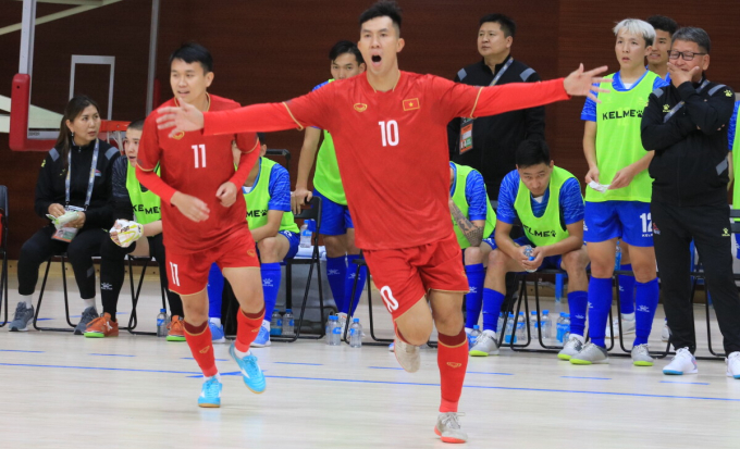 Tuyển futsal Việt Nam tạm thời dẫn đầu bảng D vòng loại Futsal châu Á 2024.