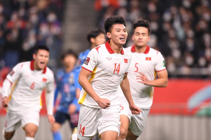 Trung vệ Thanh Bình từng đánh đầu tung lưới tuyển Nhật Bản tại vòng loại World Cup 2022.