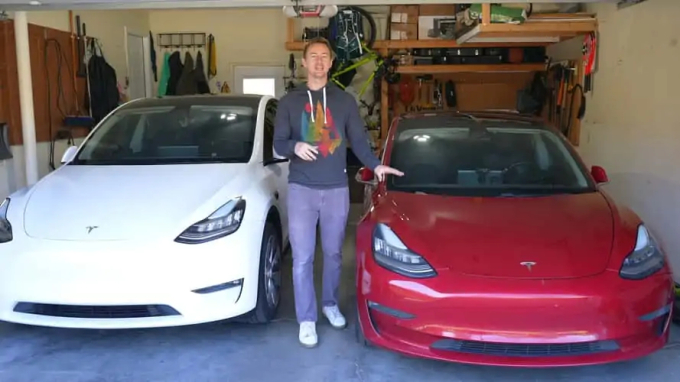 Chủ chiếc Tesla Model 3 màu đỏ chia sẻ về cách sạc pin của mình.