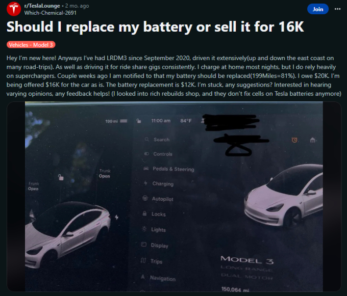 Bài đăng trên mạng xã hội xin tư vấn bán xe hay thay pin mới của một chủ Tesla Model 3.