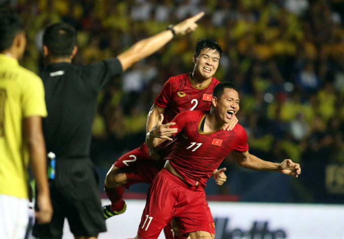 Anh Đức ghi bàn giúp đội tuyển Việt Nam đánh bại Thái Lan 1-0 ngay trên sân khách.