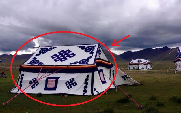  Du khách tới Tây Tạng tò mò mấy cũng không được tùy tiện bước vào chiếc lều du mục này