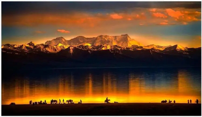 Tây Tạng đem lại cho du khách những trải nghiệm an bình giữa thiên nhiên hùng vĩ. Ảnh: Baidu