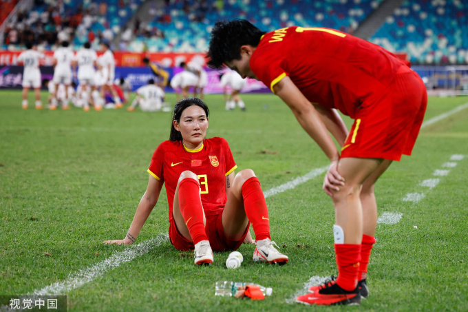 Mọi thứ còn khó khăn hơn khi ở trận đấu trước đó, tuyển nữ Hàn Quốc đã đánh bại Thái Lan với tỉ số 10-1, qua đó tạo lợi không nhỏ về hiệu số thi đấu tại bảng B.