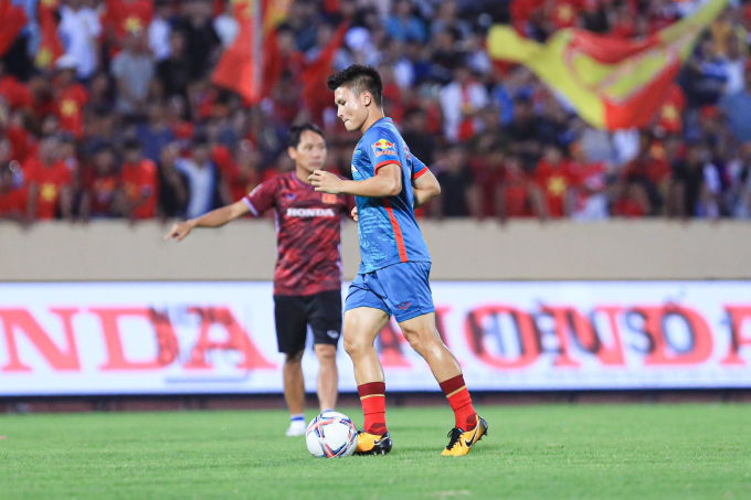 Quang Hải khó trở lại kịp cho loạt trận vòng loại World Cup tháng 11 tới.