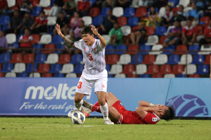 CLB Hải Phòng (áo trắng) đang gặp khó khăn tại vòng bảng AFC Cup 2023/24.