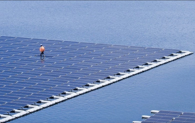 Trang trại điện mặt trời nổi mới được khánh thành ở Indonesia vào ngày 9/11. Ảnh: Renewablesnow