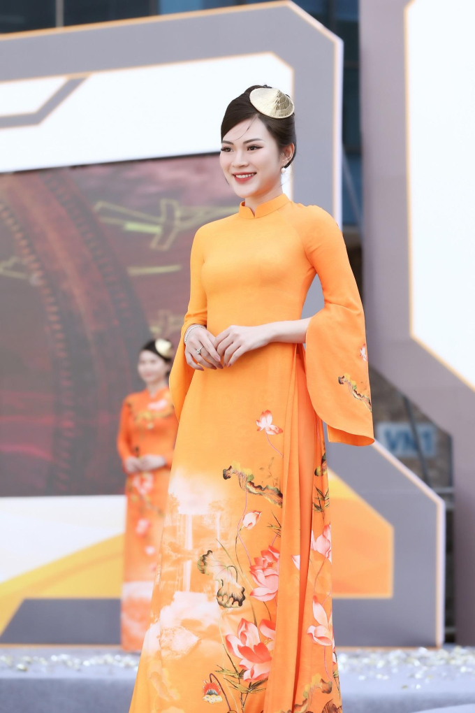 Người mẫu đặc biệt trình diễn bộ sưu tập áo dài mới của NTK Vũ Thảo Giang