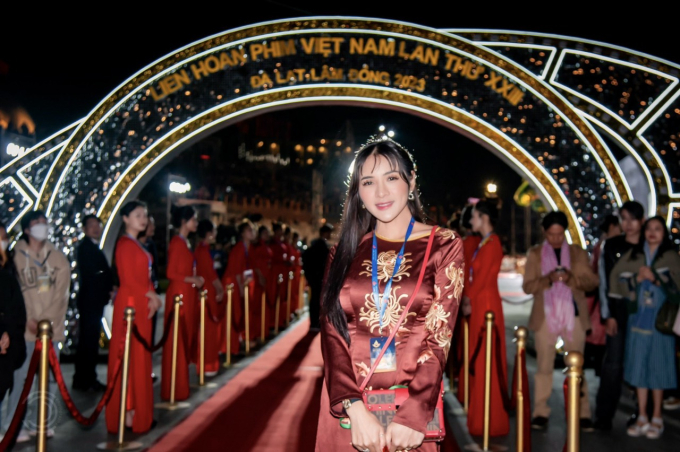 Hoa hậu Thái Nhã Vân tại Liên hoan phim Việt Nam lần thứ 23