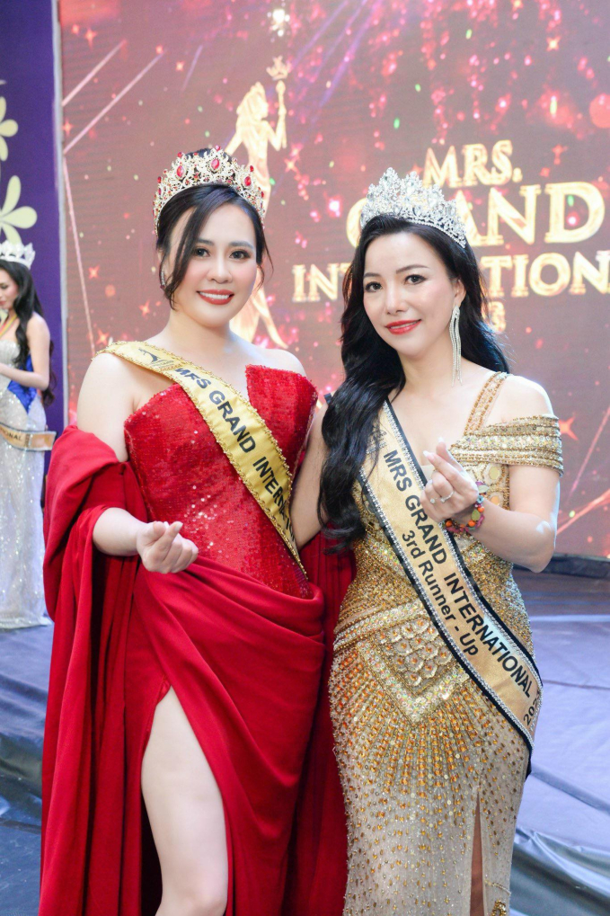 Minh Huệ và hoa hậu Phan Kim Oanh.