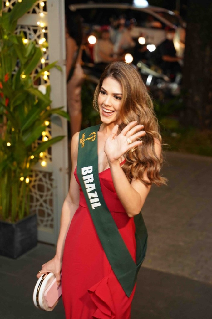 Dàn mỹ nhân Miss Earth 2023 ăn Noel sớm tại nhà hàng chuẩn Michelin Selected ở TP. HCM