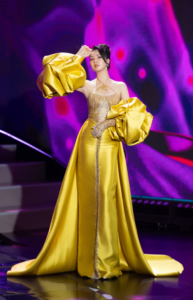 Thụy Vân kết hợp với stylist Trần Nhật Duy để chọn trang phục cho chương trình.
