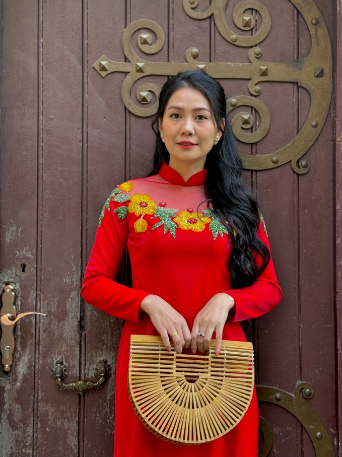Sau hơn nửa năm đăng quang hoa hậu Lê Thị Thơ được khen ngợi ngày càng thăng hạng hơn về nhan sắc.