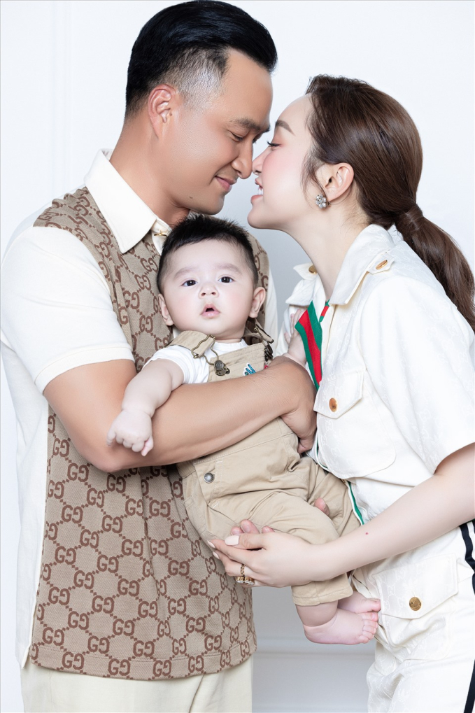 Năm 2021, Lý Thùy Chang kết hôn với nam diễn viên Chi Bảo. Cặp đôi sống trong biệt thự rộng lớn tại TP.HCM. Năm 2022, cặp đôi đón con trai chung đầu lòng.