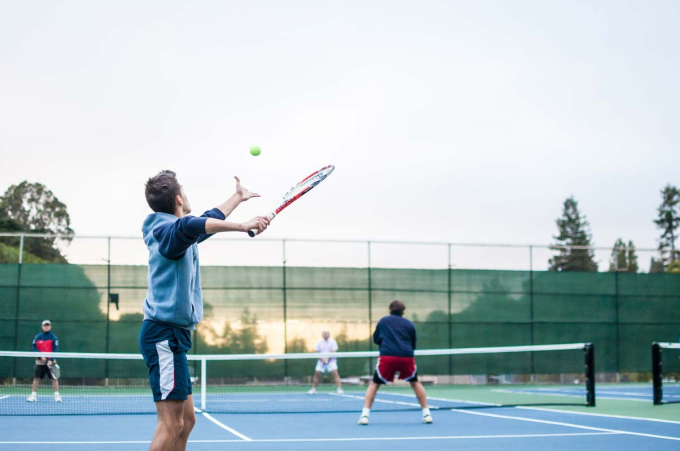 Tennis được cho là bộ môn giúp kéo dài tuổi thọ hiệu quả nhất (Ảnh minh họa)