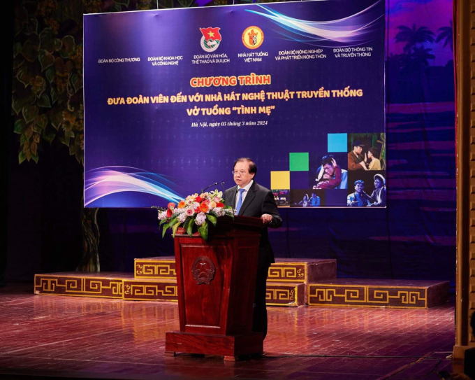 Thứ trưởng Bộ VH-TT&DL Tạ Quang Đông phát biểu tại chương trình.