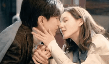 Cặp đôi bùng nổ nhan sắc gây sốt MXH: Mỹ nhân xinh như búp bê cặp kè sao nam hot nhất nhì hè 2023