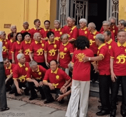 Khoảnh khắc U80 họp lớp sau 55 năm 'hút' 1 triệu lượt xem, số lượng tham gia khiến ai cũng bất ngờ