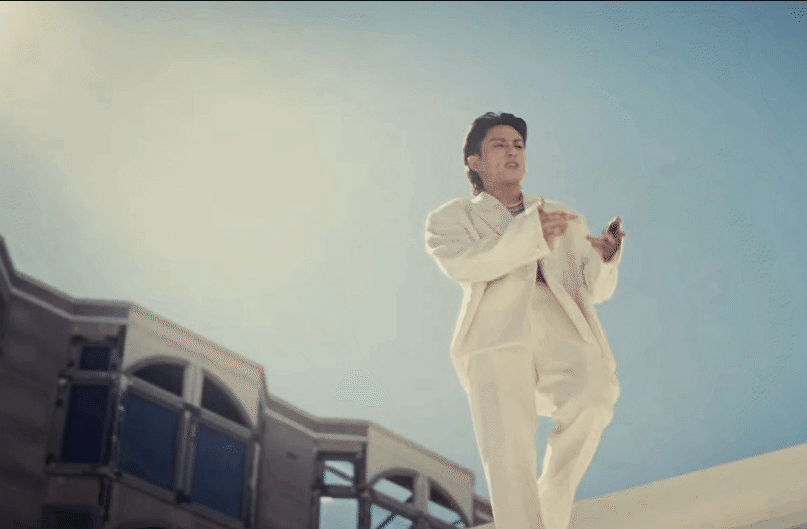 Jung Kook tung MV khoe múi cực bốc, nhạc hay nhưng bị Lisa chiếm trọn spotlight