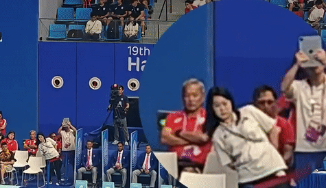 ASIAD 19: VĐV nhảy cầu có cú nhảy 'mất kiểm soát', huấn luyện viên đứng bên ngoài nhăn mặt sợ hãi