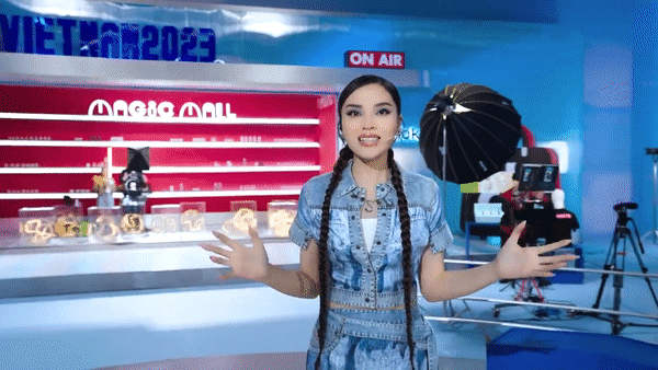 Cảnh tượng gì ở trường quay KOC mà khiến Duyên sốc ngang, thốt lên “Chưa từng thấy! Tưởng đang ở nước ngoài '?