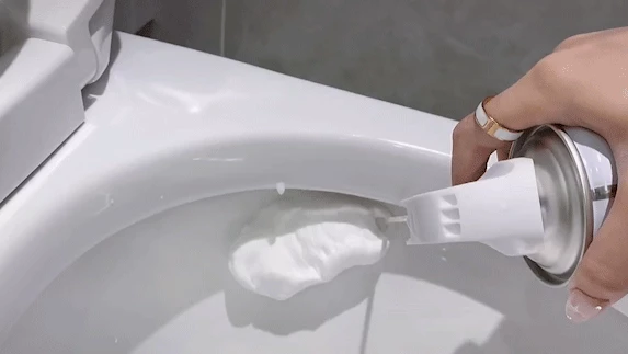 Nhờ 3 thứ này, bồn cầu nhà tôi lúc nào cũng sáng choang như mới, chẳng còn mùi 'í ẹ' dù không thường xuyên lau rửa