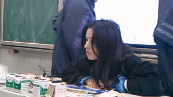 Cô giáo gây sốt cả cõi mạng với nhan sắc tựa 'thần tiên tỷ tỷ', netizen: Tự nhiên thấy yêu môn Hóa!