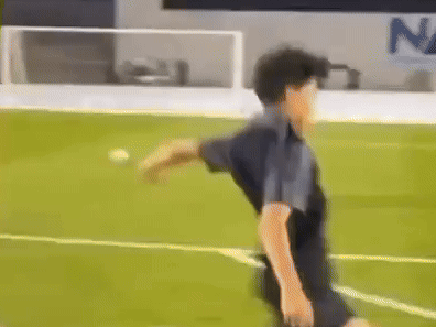 Con trai của Ronaldo gây sốt với siêu phẩm đá phạt, lời hứa 'chơi cạnh cha' sắp thành hiện thực
