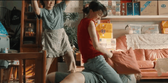Phim Tết thu về 353 tỷ trong 1 ngày, nữ chính giảm 50kg thành mỹ nhân gây chấn động MXH