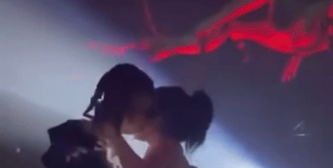 tlinh và bạn trai rapper bất ngờ khóa môi cực ngọt ngào, lại còn có 1 hành động đáng yêu cho nhau