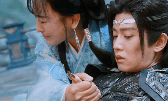 Sao nữ bị chê không đủ đẹp để đóng mỹ nhân, tạo hình phá nát nguyên tác khiến fan nổi giận
