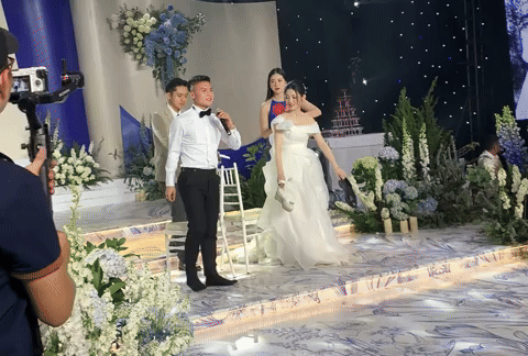Video: Đến ngày cưới Quang Hải và Chu Thanh Huyền dân tình mới biết ai là người tỏ tình trước