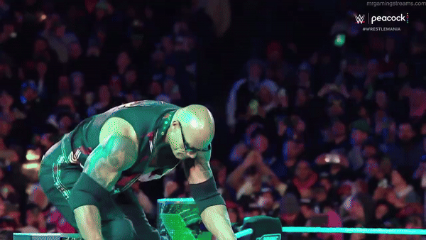 The Rock gây sốt với thể trạng đáng nể ở tuổi 51 trong ngày tái xuất sàn đấu sau 8 năm