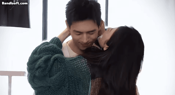 Phim ngôn tình mới chiếu 20 phút đã top 1 rating, nam chính để mặc nữ chính cưỡng hôn như yêu nhau thật