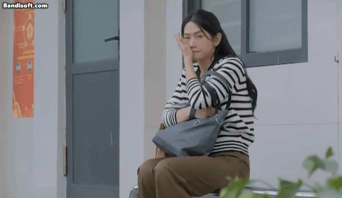 Mỹ nhân phim Việt giờ vàng gây tranh cãi vì cảnh khóc: Người chê giả trân, người bất bình 'diễn vậy còn xét nét?'