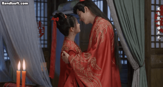 Xuất hiện cặp sao lệch 21 tuổi vẫn cực đẹp đôi, nhà trai được ví như 'ma cà rồng' vì 20 năm không chịu già