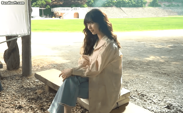 Suzy đẹp tới nao lòng khiến khán giả muốn che chở, diễn quá hay giúp phim mới chiếm top 1 phòng vé